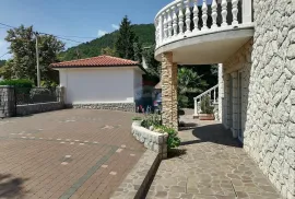 Okolica Matulja,Bregi,obiteljska stambena kuća s više stanova, Matulji, Maison