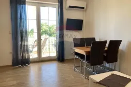 Poreč, okolica, apartmanska kuća s pogledom na more, Poreč, Ev