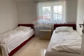 Poreč, okolica, apartmanska kuća s pogledom na more, Poreč, Ev