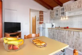 Istra, Kaštelir, apartmanska kuća panoramskog pogleda, Kaštelir-Labinci, Haus