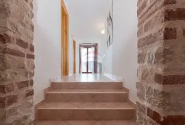 Istra, Kaštelir, apartmanska kuća panoramskog pogleda, Kaštelir-Labinci, Maison