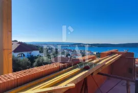 400 m od mora stan na drugom katu 59,53 m2, Trogir, Διαμέρισμα