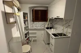 Cres, centar - novouređeni stan u prizemlju, Cres, Apartamento