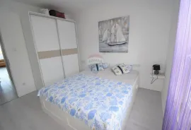 Novi Vinodolski, Povile, Etaža kuće-116m2 s 2 stana blizu mora, Novi Vinodolski, Flat