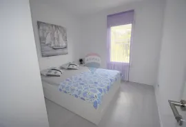 Novi Vinodolski, Povile, Etaža kuće-116m2 s 2 stana blizu mora, Novi Vinodolski, Flat