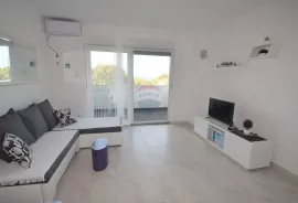 Novi Vinodolski, Povile, Etaža kuće-116m2 s 2 stana blizu mora, Novi Vinodolski, Flat