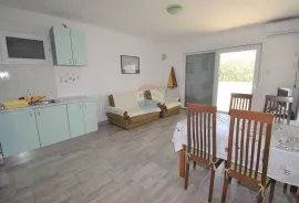 Novi Vinodolski, Povile, Etaža kuće-116m2 s 2 stana blizu mora, Novi Vinodolski, Flat