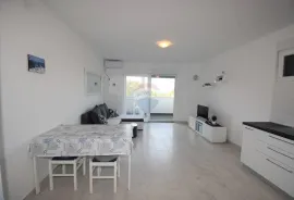 Novi Vinodolski, Povile, Etaža kuće-116m2 s 2 stana blizu mora, Novi Vinodolski, Flat