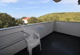 Novi Vinodolski, Povile, Etaža kuće-116m2 s 2 stana blizu mora, Novi Vinodolski, Flat