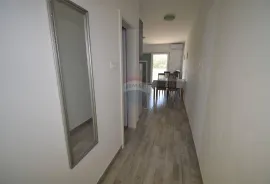 Novi Vinodolski, Povile, Etaža kuće-116m2 s 2 stana blizu mora, Novi Vinodolski, Flat