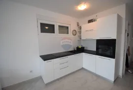 Novi Vinodolski, Povile, Etaža kuće-116m2 s 2 stana blizu mora, Novi Vinodolski, Flat