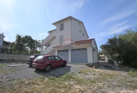 Novi Vinodolski, Povile, Etaža kuće-116m2 s 2 stana blizu mora, Novi Vinodolski, Flat