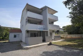 Novi Vinodolski, Povile, Etaža kuće-116m2 s 2 stana blizu mora, Novi Vinodolski, Flat