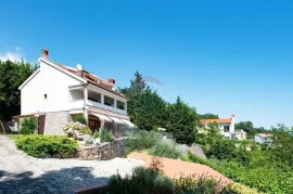 OPATIJA - VEPRINAC - VRHUNSKA VILA S BAZENOM, UREĐENOM OKUĆNICOM I OTVORENIM POGLEDOM, Opatija - Okolica, Maison