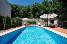 OPATIJA - VEPRINAC - VRHUNSKA VILA S BAZENOM, UREĐENOM OKUĆNICOM I OTVORENIM POGLEDOM, Opatija - Okolica, Casa