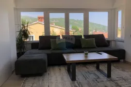 OPATIJA,OPRIĆ- novija kuća sa 8 apartmana, bazenom 50 m2, velikom okućnicom, parkingom, pogledom na more, Opatija - Okolica, Casa