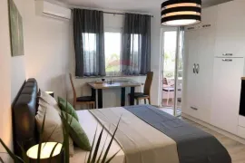 OPATIJA,OPRIĆ- novija kuća sa 8 apartmana, bazenom 50 m2, velikom okućnicom, parkingom, pogledom na more, Opatija - Okolica, Casa