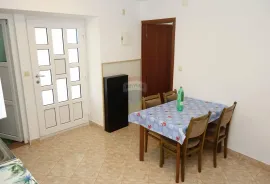 KUĆA SA 4 APARTMANA, POGLED NA MORE, Novi Vinodolski, Famiglia