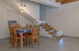 Istra, Pula: Kuća s velikim terenom u centru, Pula, House