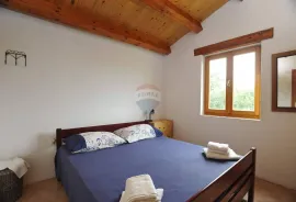 Rovinj,Ranch-20 000m2 i 3 kuće,1km od mora, Rovinj, Kuća