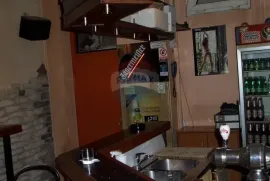 Istra,Pula,stambeni prostor: caffe bar/stan, Pula, Immobili commerciali