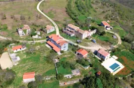 Istra,Grožnjan-Impozantno imanje za investiciju, Grožnjan, Terreno