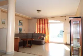 Marinići - samostojeća kuća 275m2 s okućnicom 1220m2, Viškovo, بيت