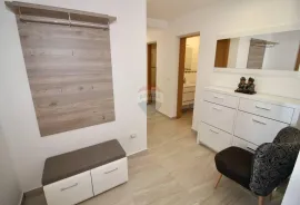 LOVRAN- novogradnja, vlastiti bazen i vrt, parking, pogled na more, Lovran, Apartamento