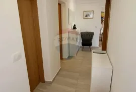 LOVRAN- novogradnja, vlastiti bazen i vrt, parking, pogled na more, Lovran, Apartamento