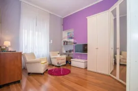 PEĆINE-stan na prvoj etaži poznate Riječke vile, Rijeka, Apartamento