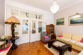 PEĆINE-stan na prvoj etaži poznate Riječke vile, Rijeka, Apartamento