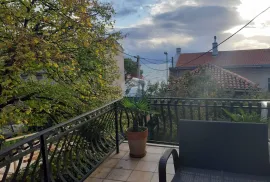 PEĆINE-stan na prvoj etaži poznate Riječke vile, Rijeka, Apartamento