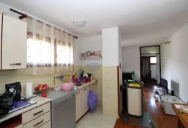 Škurinje - Samostojeća kuća na parceli od 2242 m2, Rijeka, Casa