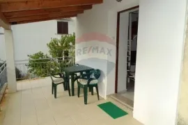 Baška - Jurandvor - kuća 90m2  sa dva stana, Baška, House