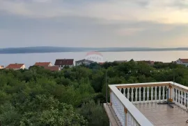 Crikvenica-Dramalj,kuća sa tri stana,konobom i vrtom!, Crikvenica, بيت