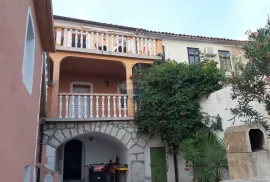 Crikvenica-Dramalj,kuća sa tri stana,konobom i vrtom!, Crikvenica, بيت