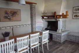 Istra,Fažana,Kuća sa apartmanima 200m od mora, Fažana, Famiglia