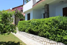 MALI LOŠINJ - VILA SA 10 APARTMANA NA RIJETKOJ I ATRAKTIVNOJ LOKACIJI, Mali Lošinj, Kuća