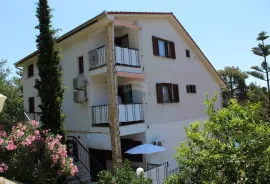 MALI LOŠINJ - VILA SA 10 APARTMANA NA RIJETKOJ I ATRAKTIVNOJ LOKACIJI, Mali Lošinj, Kuća