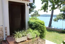 MALI LOŠINJ - VILA SA 10 APARTMANA NA RIJETKOJ I ATRAKTIVNOJ LOKACIJI, Mali Lošinj, Kuća