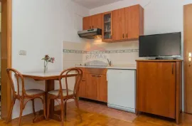 MALI LOŠINJ - VILA SA 10 APARTMANA NA RIJETKOJ I ATRAKTIVNOJ LOKACIJI, Mali Lošinj, Kuća