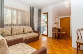 MALI LOŠINJ - VILA SA 10 APARTMANA NA RIJETKOJ I ATRAKTIVNOJ LOKACIJI, Mali Lošinj, Kuća