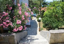 MALI LOŠINJ - VILA SA 10 APARTMANA NA RIJETKOJ I ATRAKTIVNOJ LOKACIJI, Mali Lošinj, Kuća