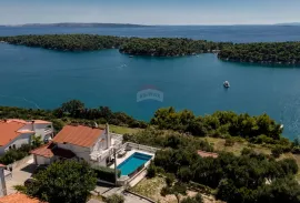 RAB- samosojeća kuća , prvi red do mora, Rab, House