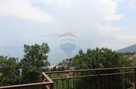 Ičići -Kuća sa 3 stana, Opatija - Okolica, Дом