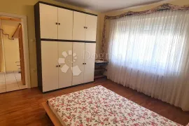 Kuća Sveti Duh, 4 stana, samostojeća, parcela 427 m2, garaža, Zagreb, House