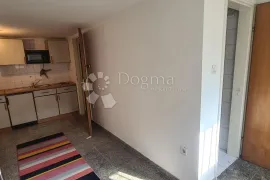 Kuća Sveti Duh, 4 stana, samostojeća, parcela 427 m2, garaža, Zagreb, House