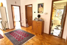 Kuća Sveti Duh, 4 stana, samostojeća, parcela 427 m2, garaža, Zagreb, House