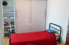 Prostrani trosobni stan na Pujankama, Split, Appartement