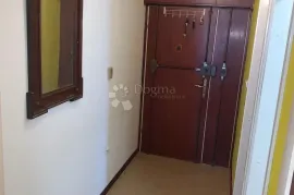 Prostrani trosobni stan na Pujankama, Split, Appartement